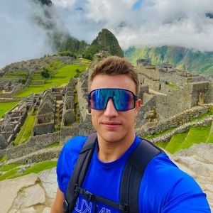 Meet your Posher, Ansis